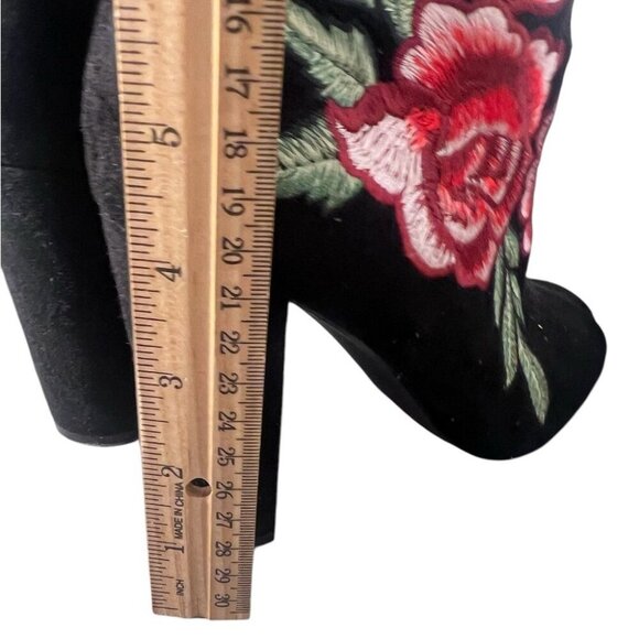 Wild Diva Black Suede Floral Embroidered Peep-Toe Heeled Boots Size 6 - Picture 3 of 5